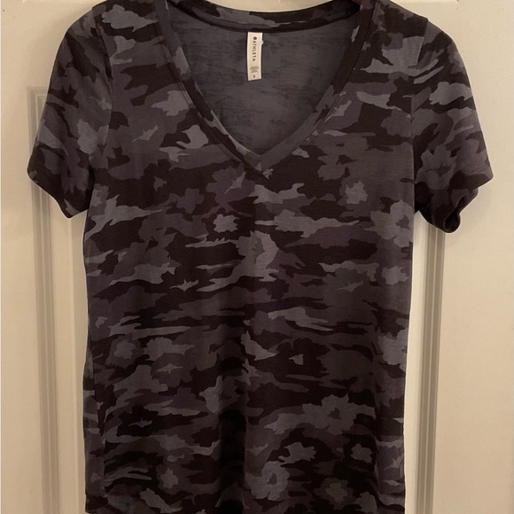 Athleta Breezy Camo Scoop Tee - Size Small - NWOT - Picture 2 of 9